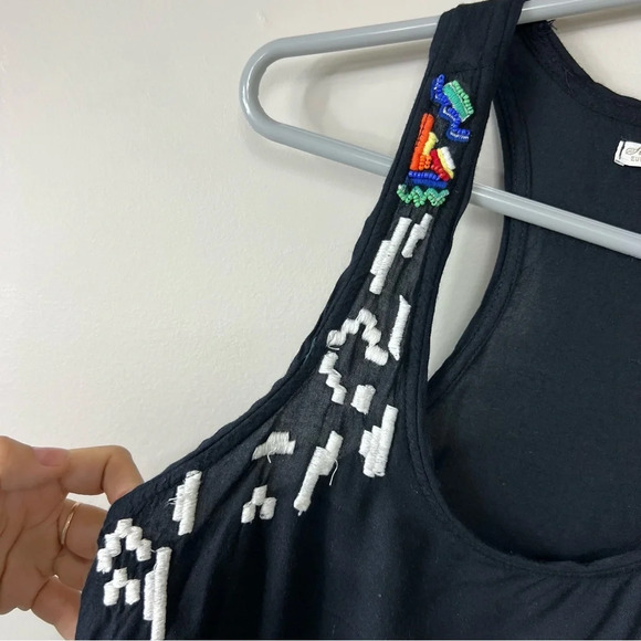 Stradivarius black embroidered sleeveless tanktop Sz M - Picture 2 of 6